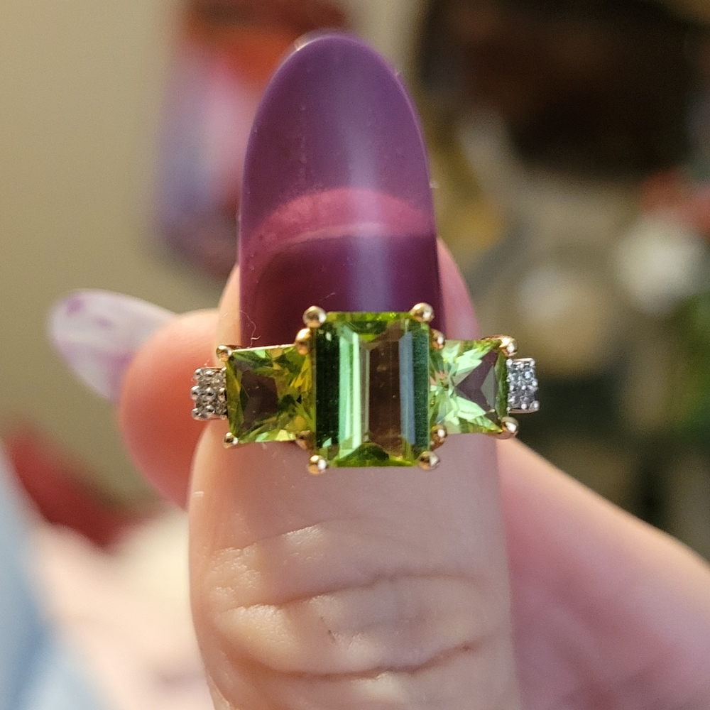 10k yg with past,present,future Peridot and Diamonds. Size 7